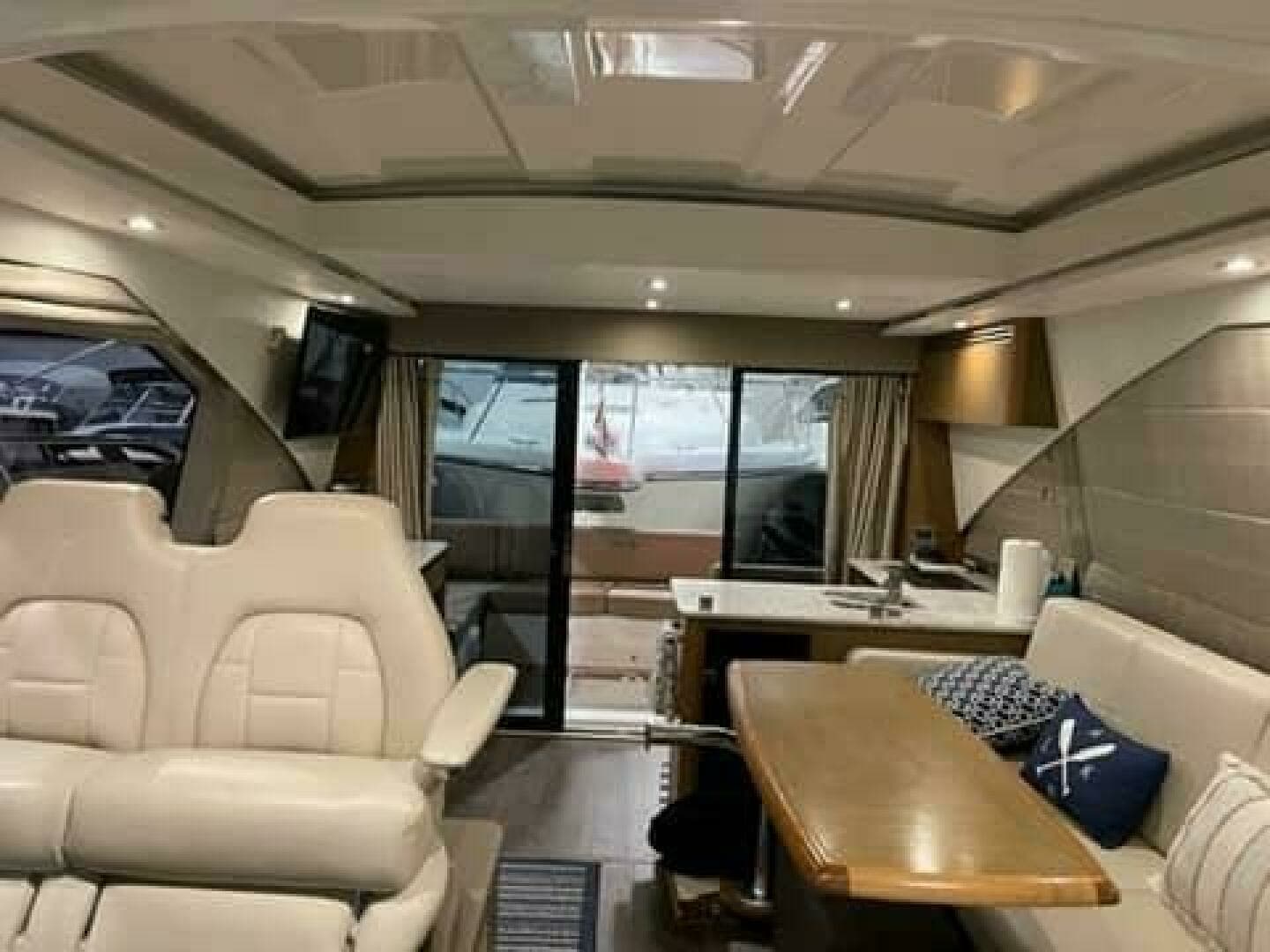 2017 Sea Ray 460 Sundancer - Image 13