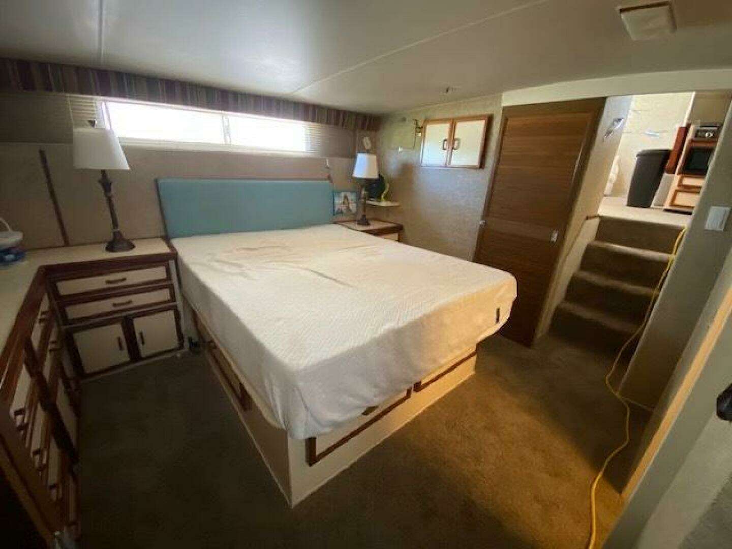 1972 Chris-Craft Commander Flush Deck - Image 22