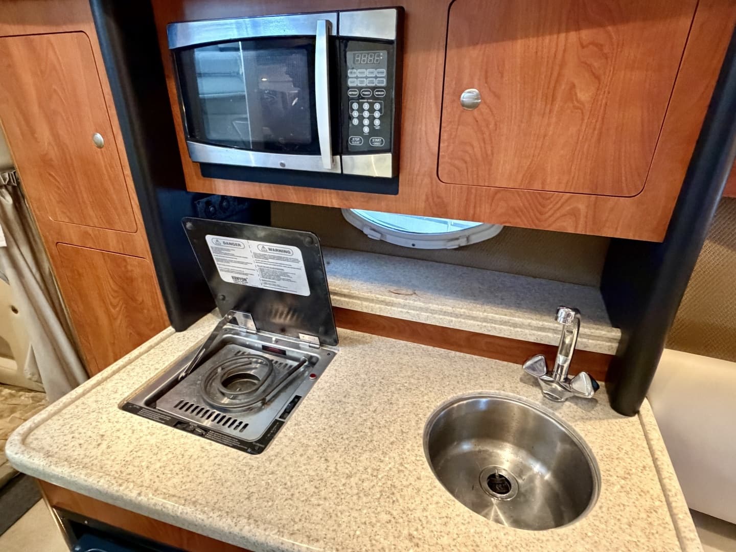 2008 Rinker 280 Express Cruiser - Image 47