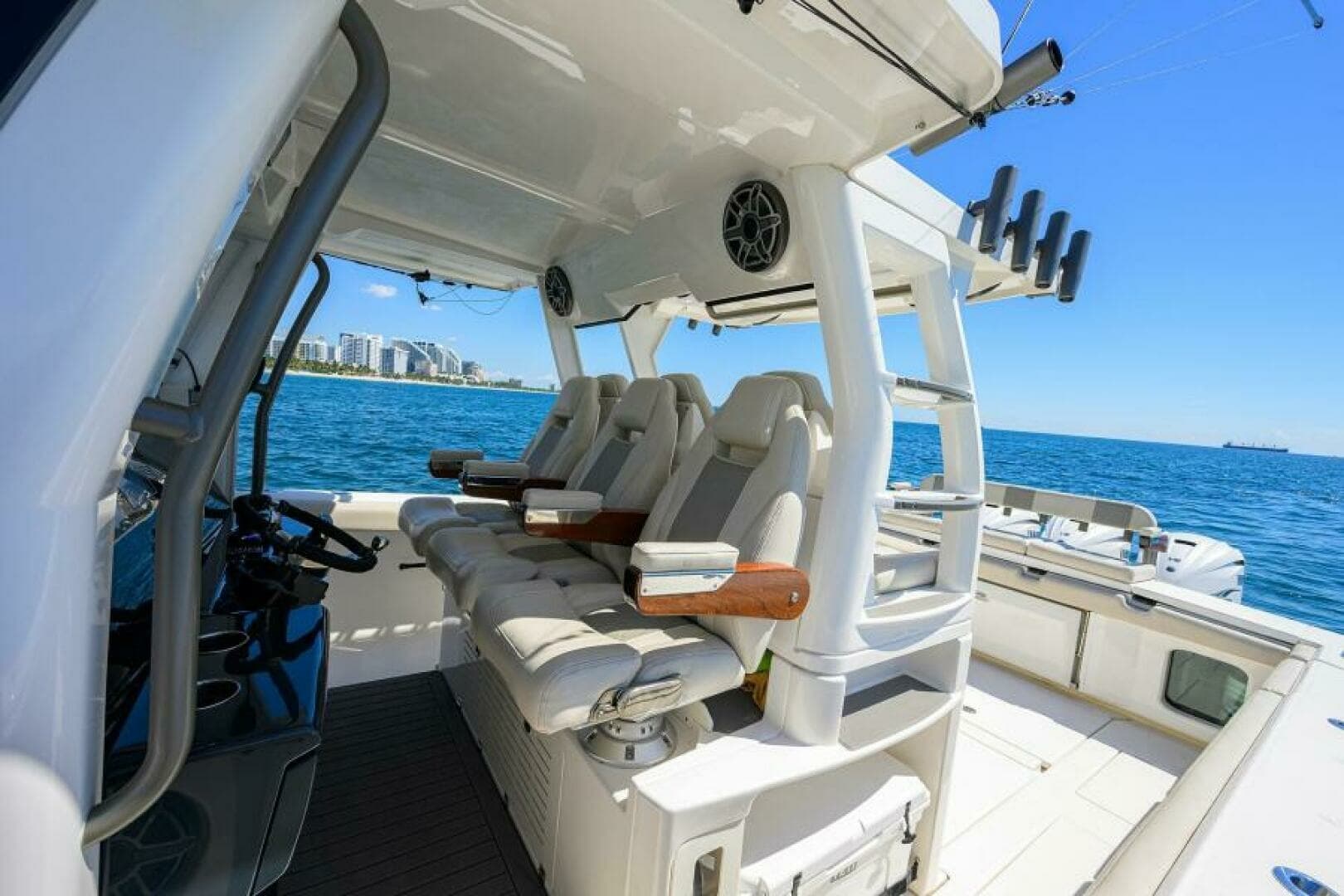 2021 Solace Center Console - Image 23