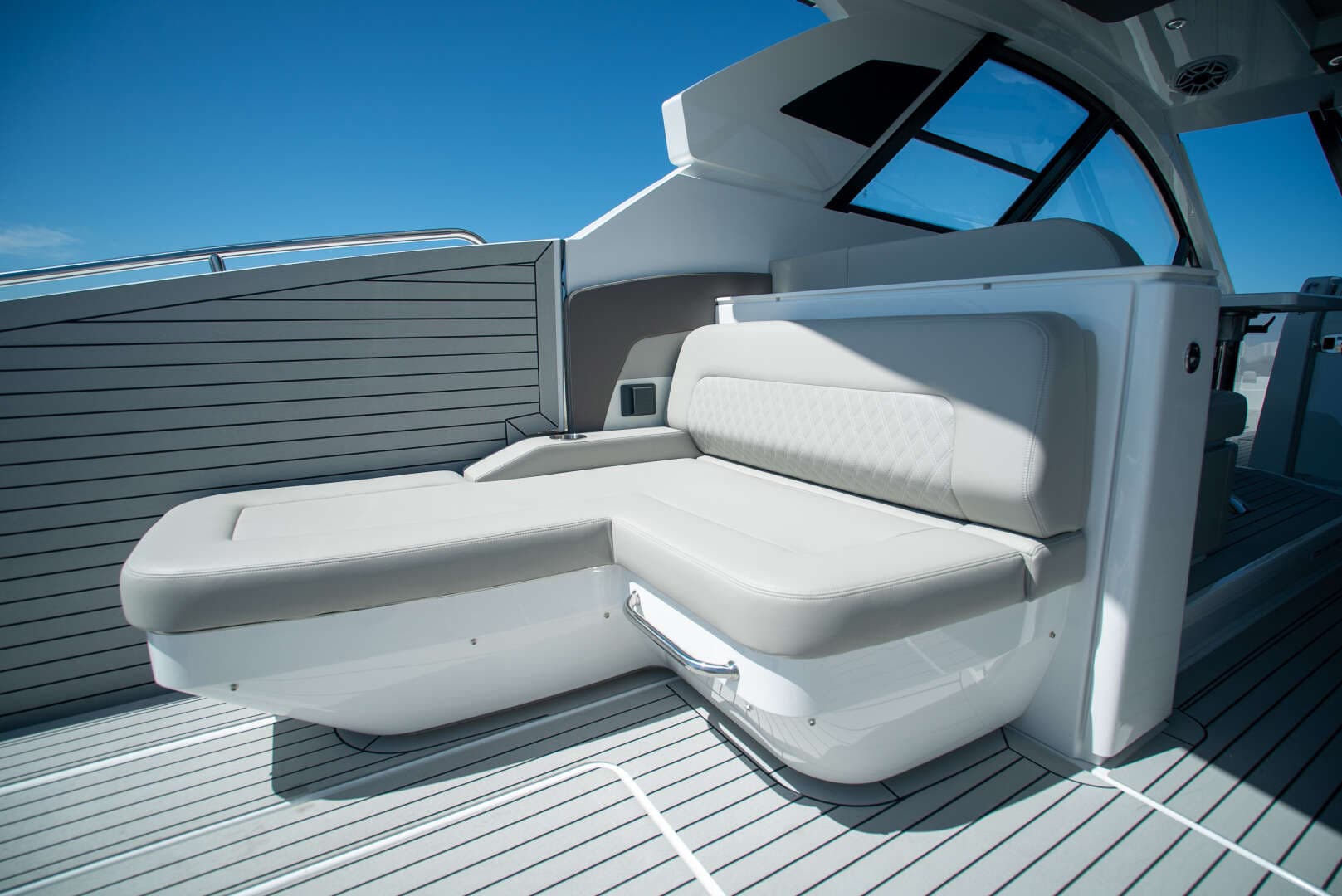 2026 Cruisers Yachts 50GLS OB - Image 12