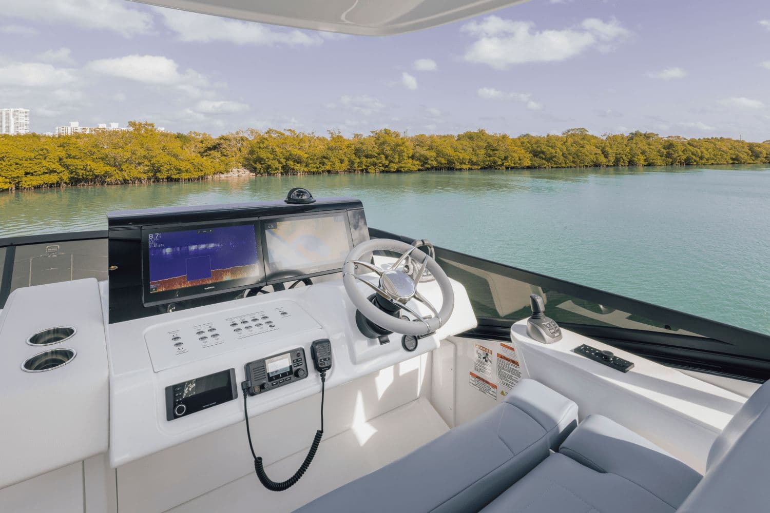 2027 Cruisers Yachts 57 Fly - 48