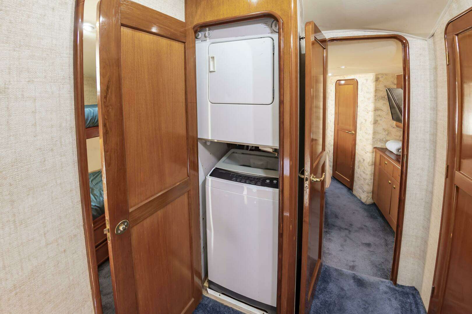 2001 Ocean Yachts 52 SUPER SPORT - Image 50