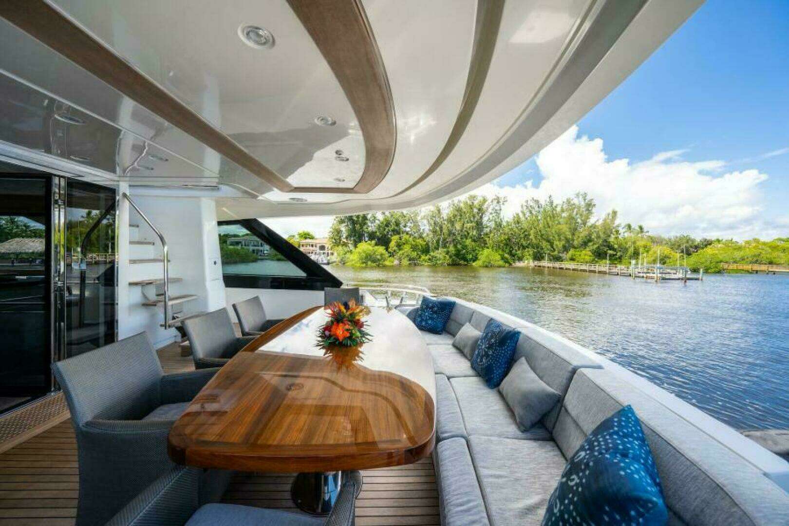 2015 Monte Carlo Yachts MCY86 - Image 22