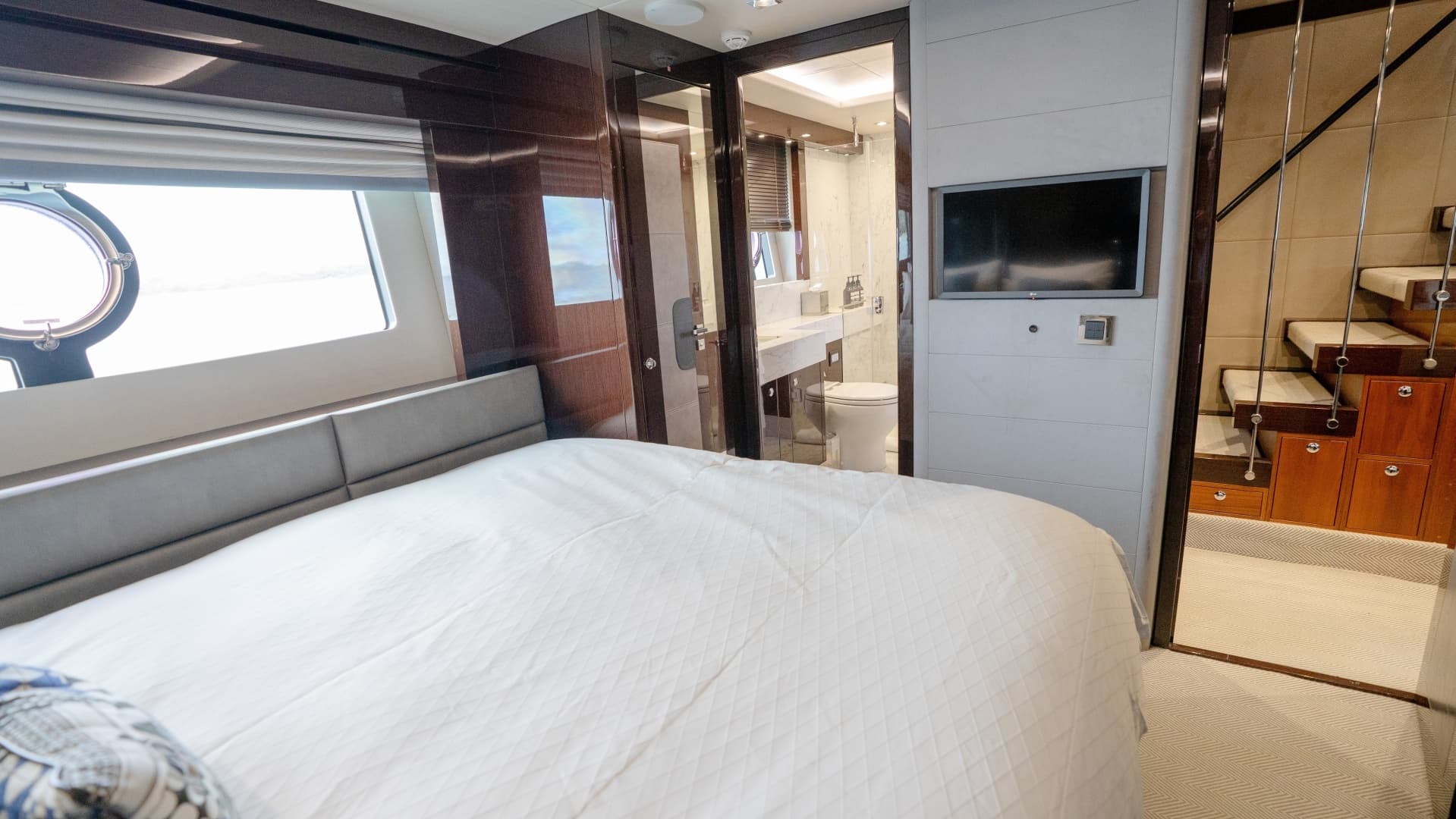 2017 Sunseeker 86 Yacht - Image 77