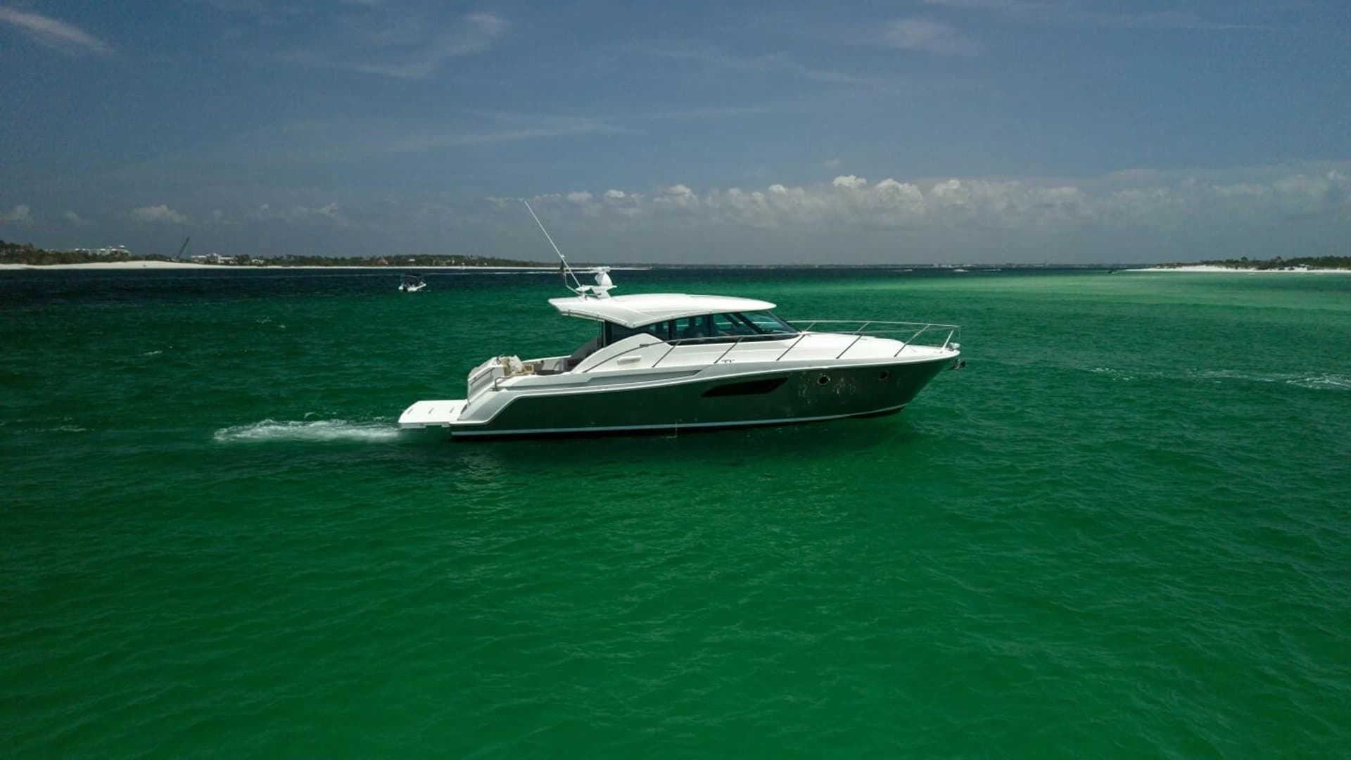 2015 Tiara Yachts 44 Coupe - Image 31