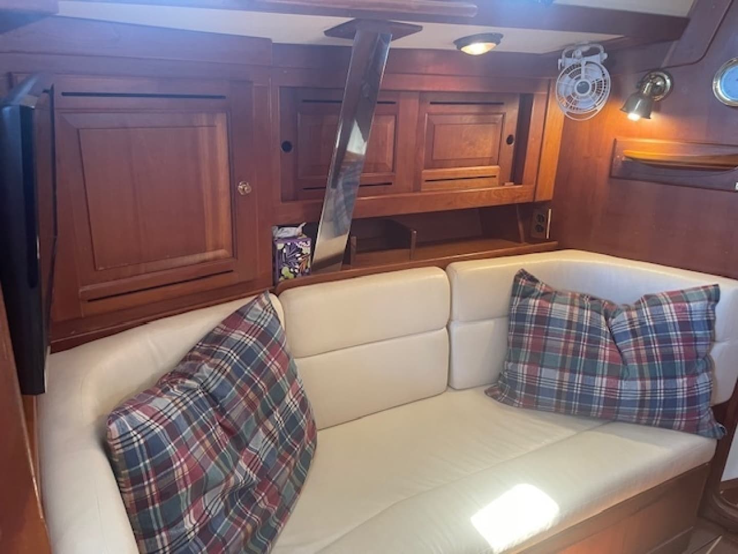 2001 Tartan 3700 - Image 4
