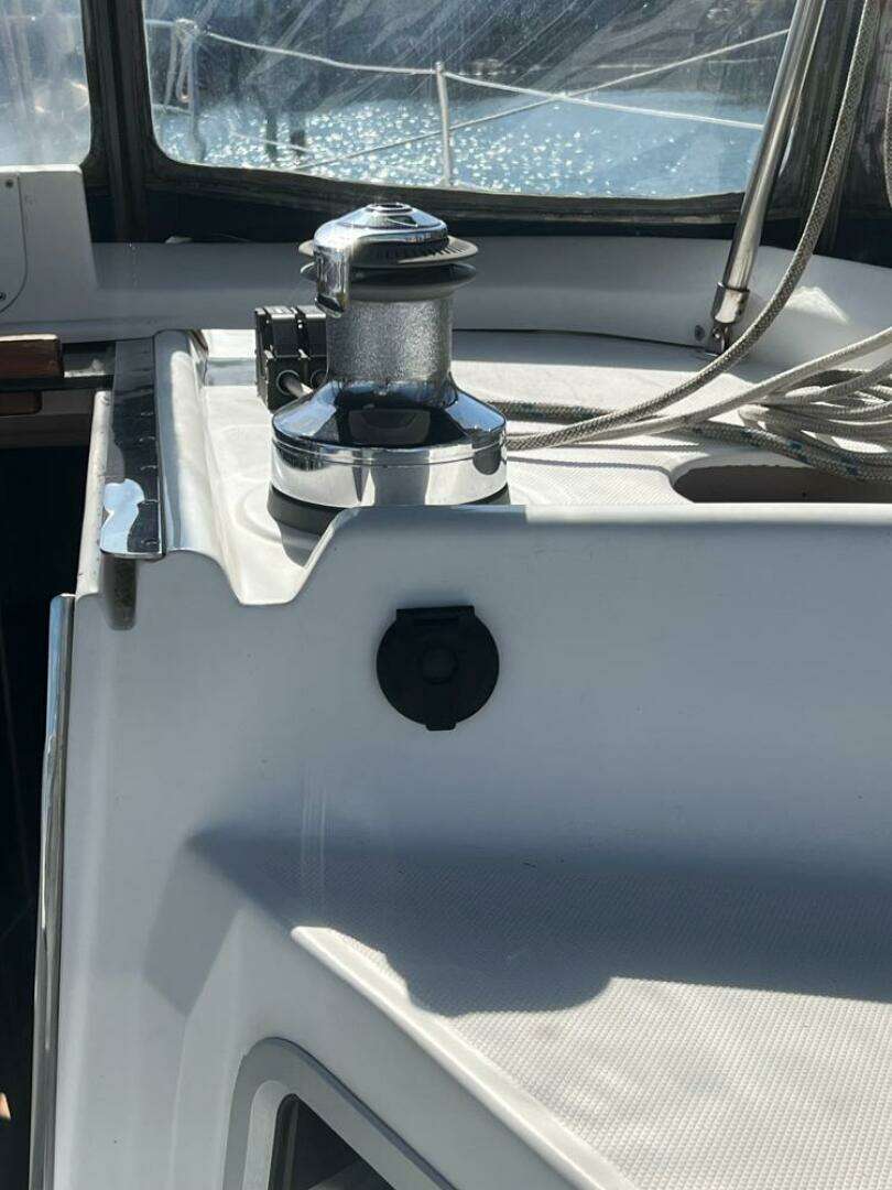 2001 Hunter 420 Passage - Image 9