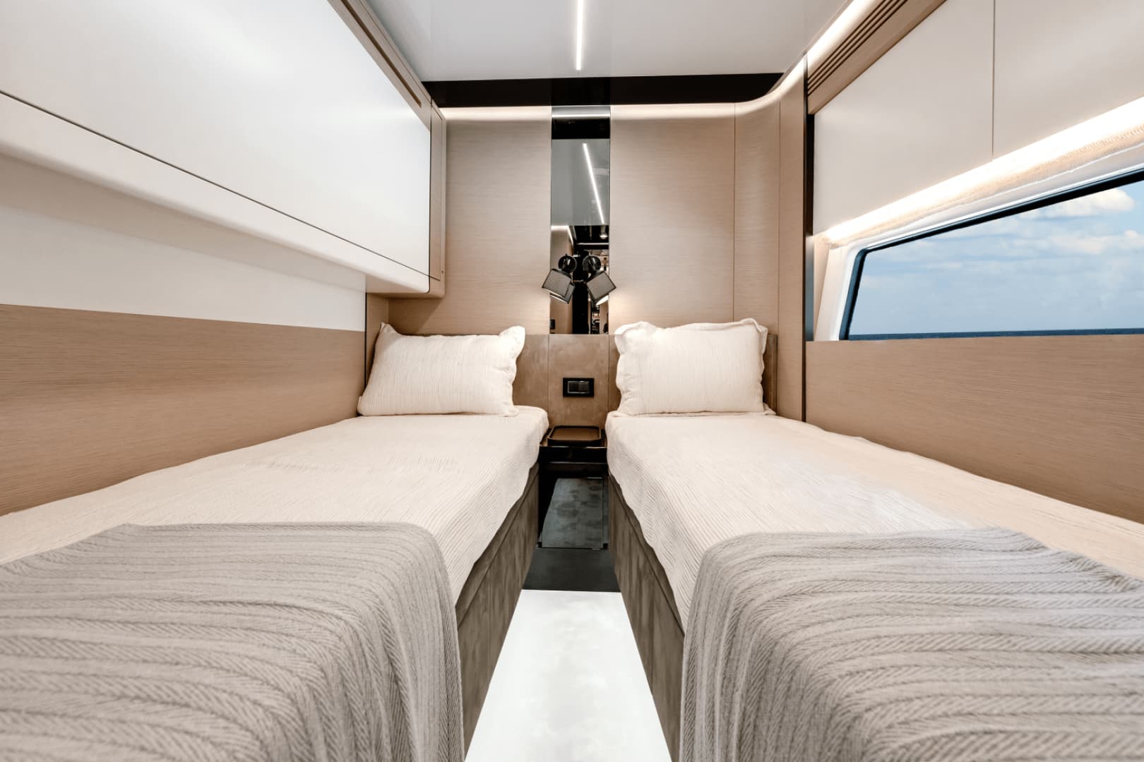 2024 Azimut S8 - Image 36