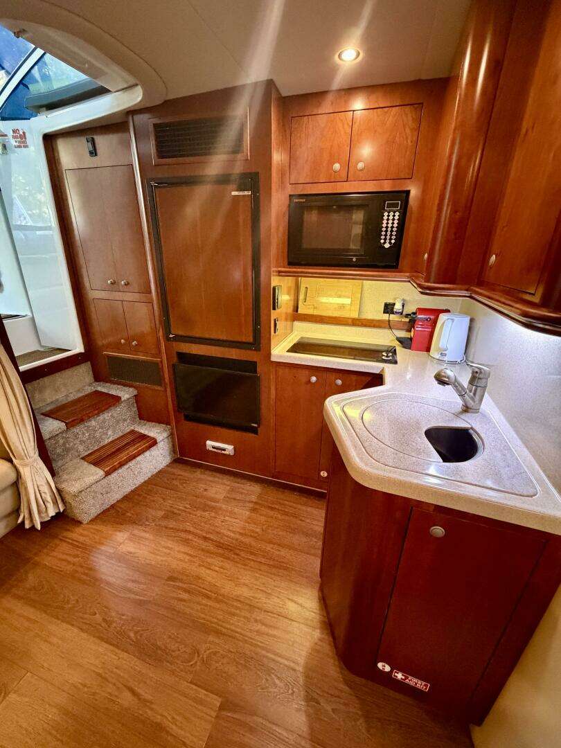 2007 Cruisers Yachts 370 Express - Image 14