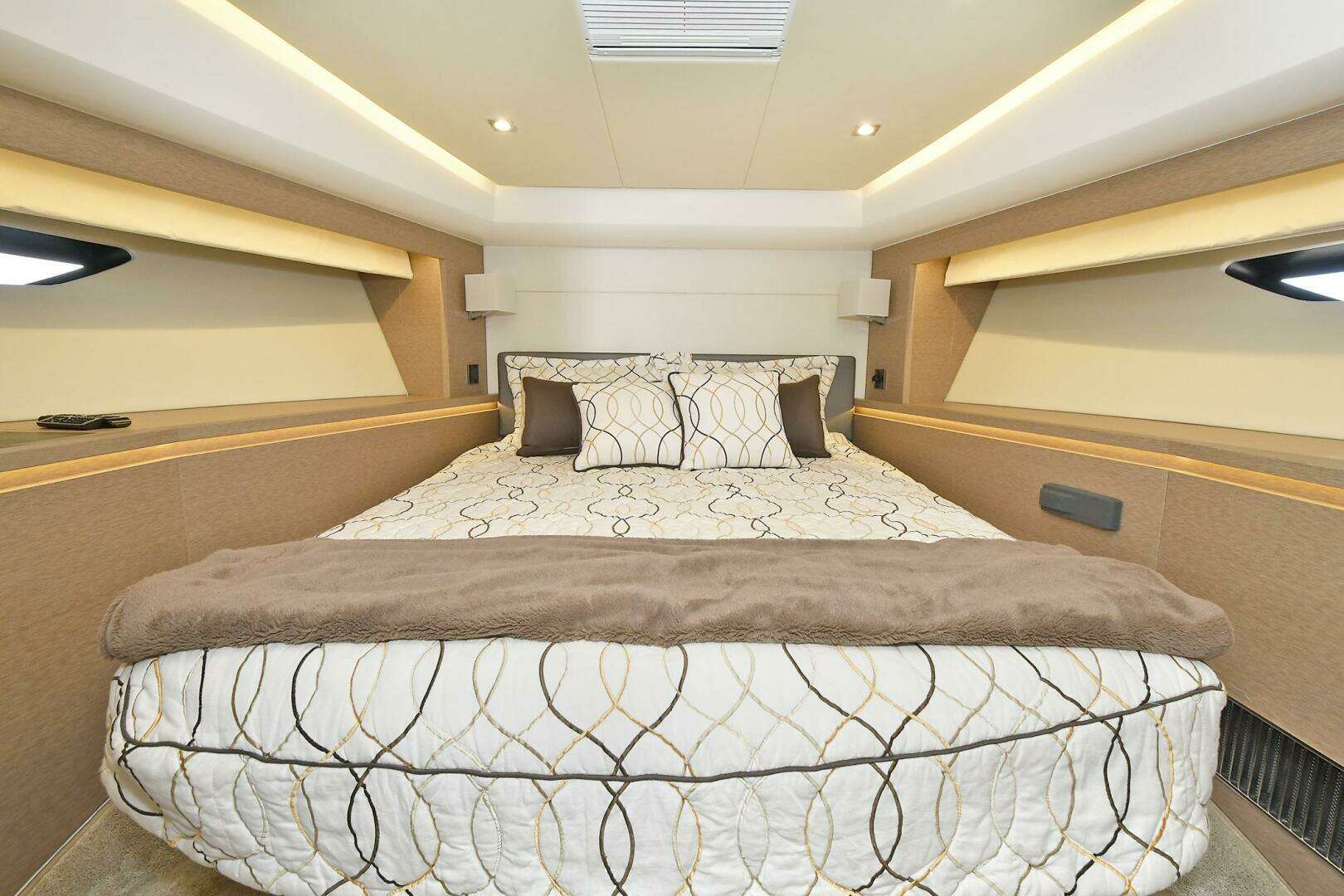 2018 Prestige 560 Fly - Image 45