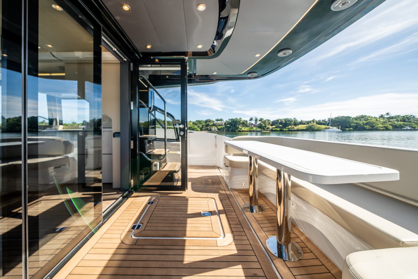 2026 Cruisers Yachts 57 FLY - Image 15