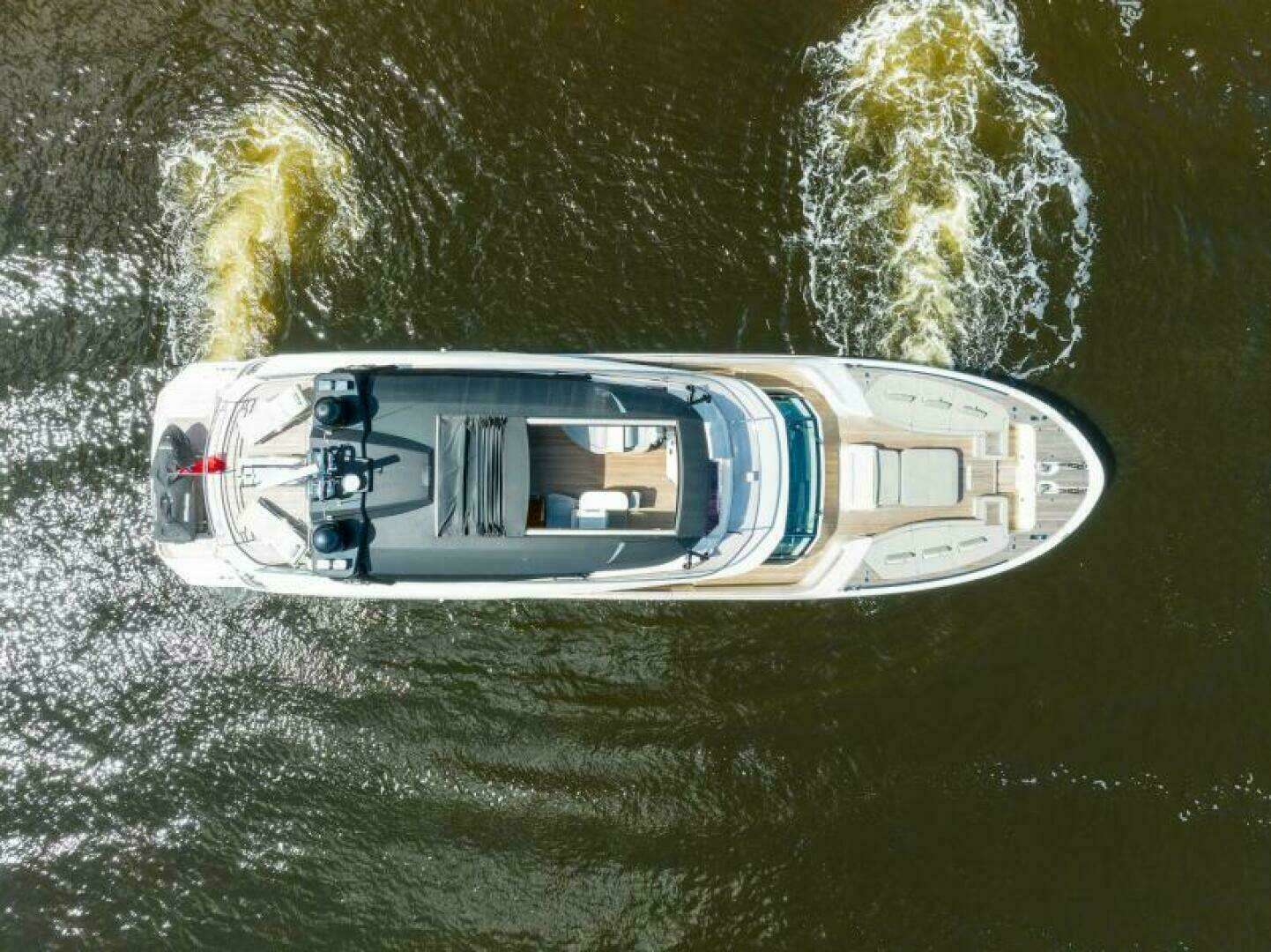 2015 Monte Carlo Yachts MCY86 - Image 9