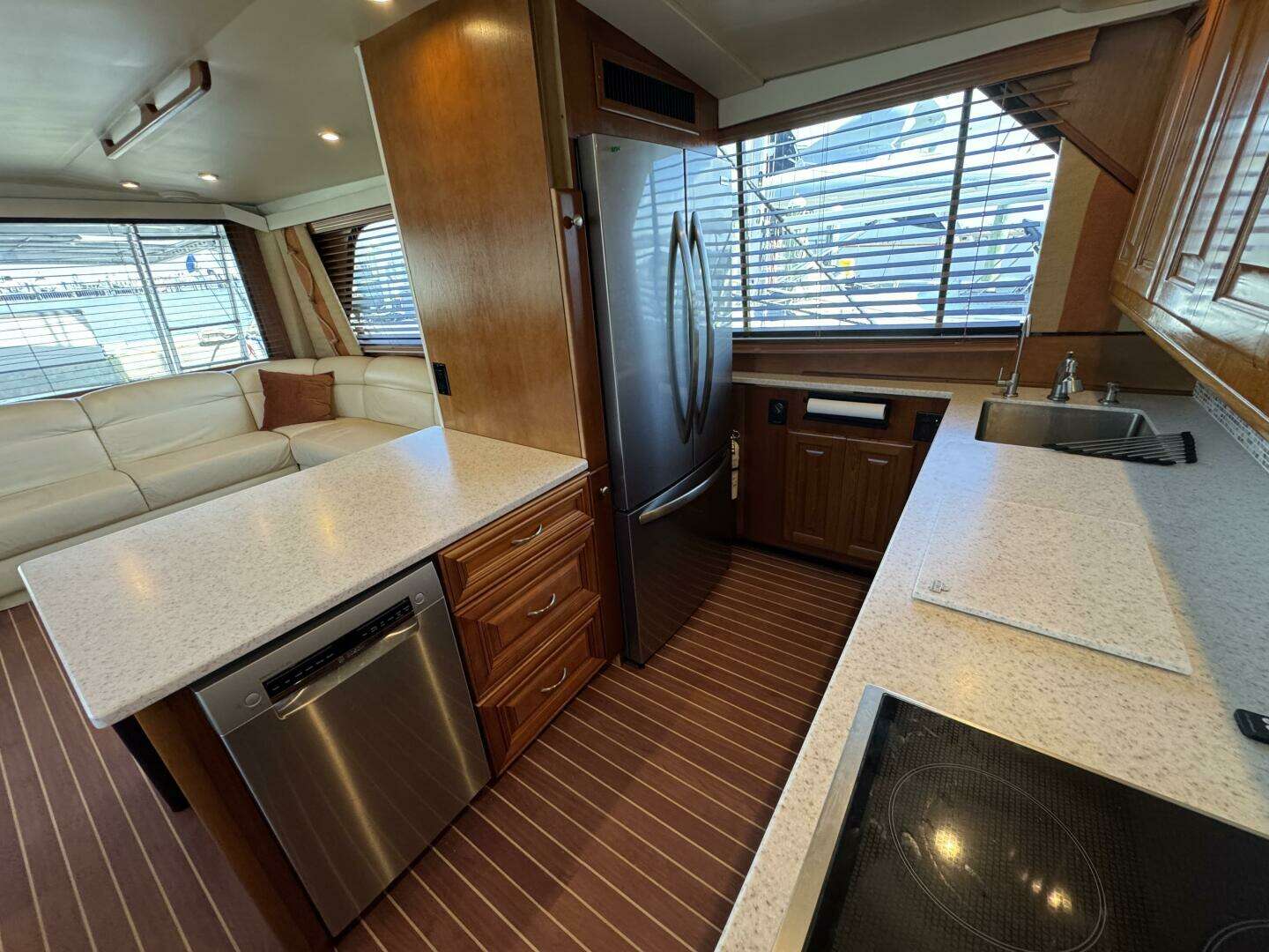 1995 Viking 58 Convertible - Image 21