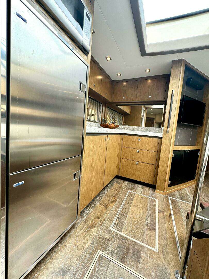 2017 Sea Ray 510 Sundancer - Image 31
