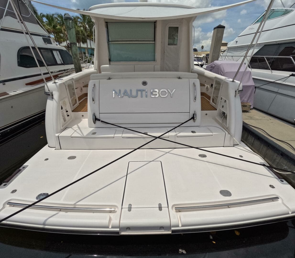 2004 Tiara Sport 5200 Sovran Salon - Image 2
