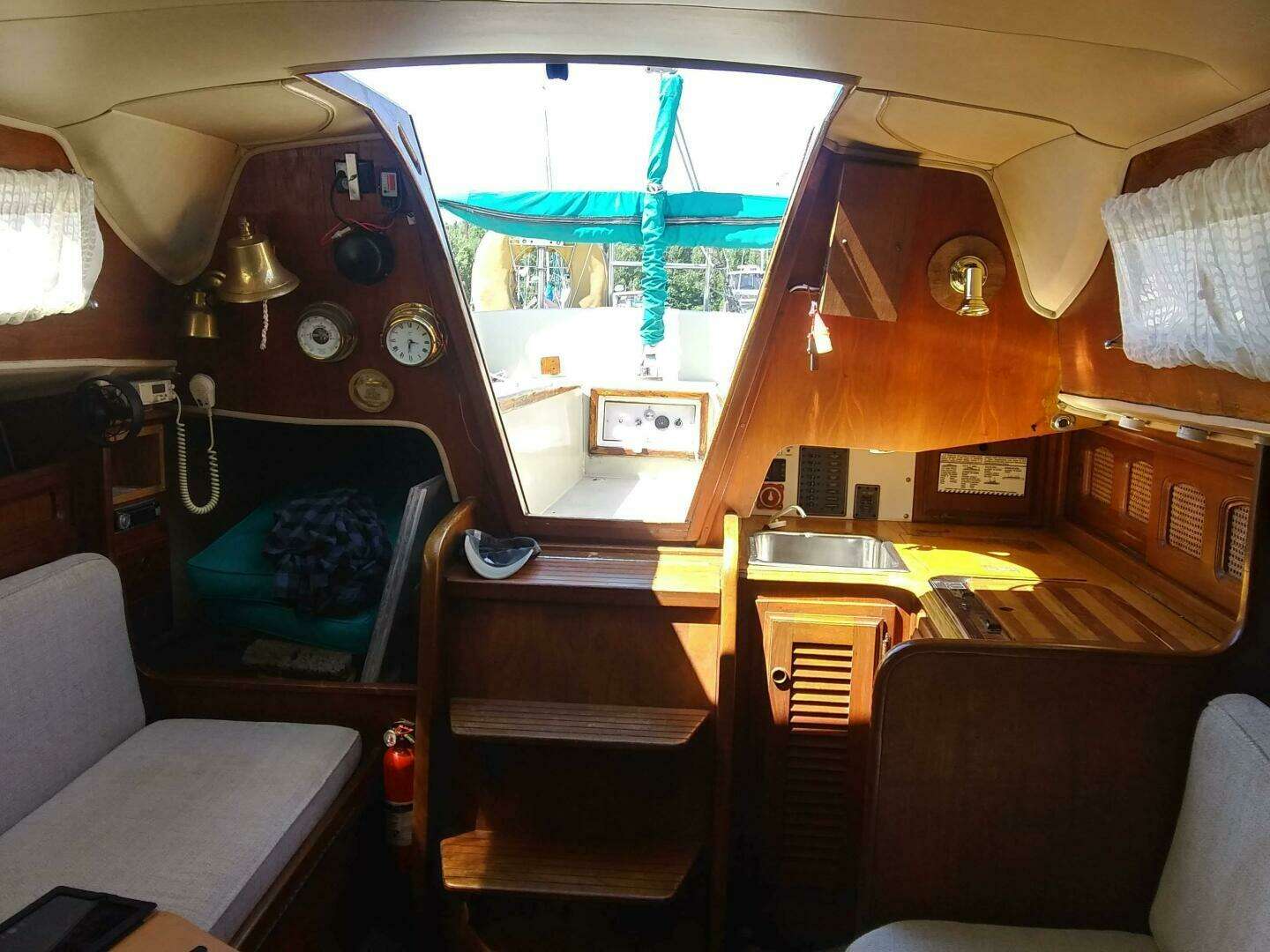 1977 Islander 28 - Image 15