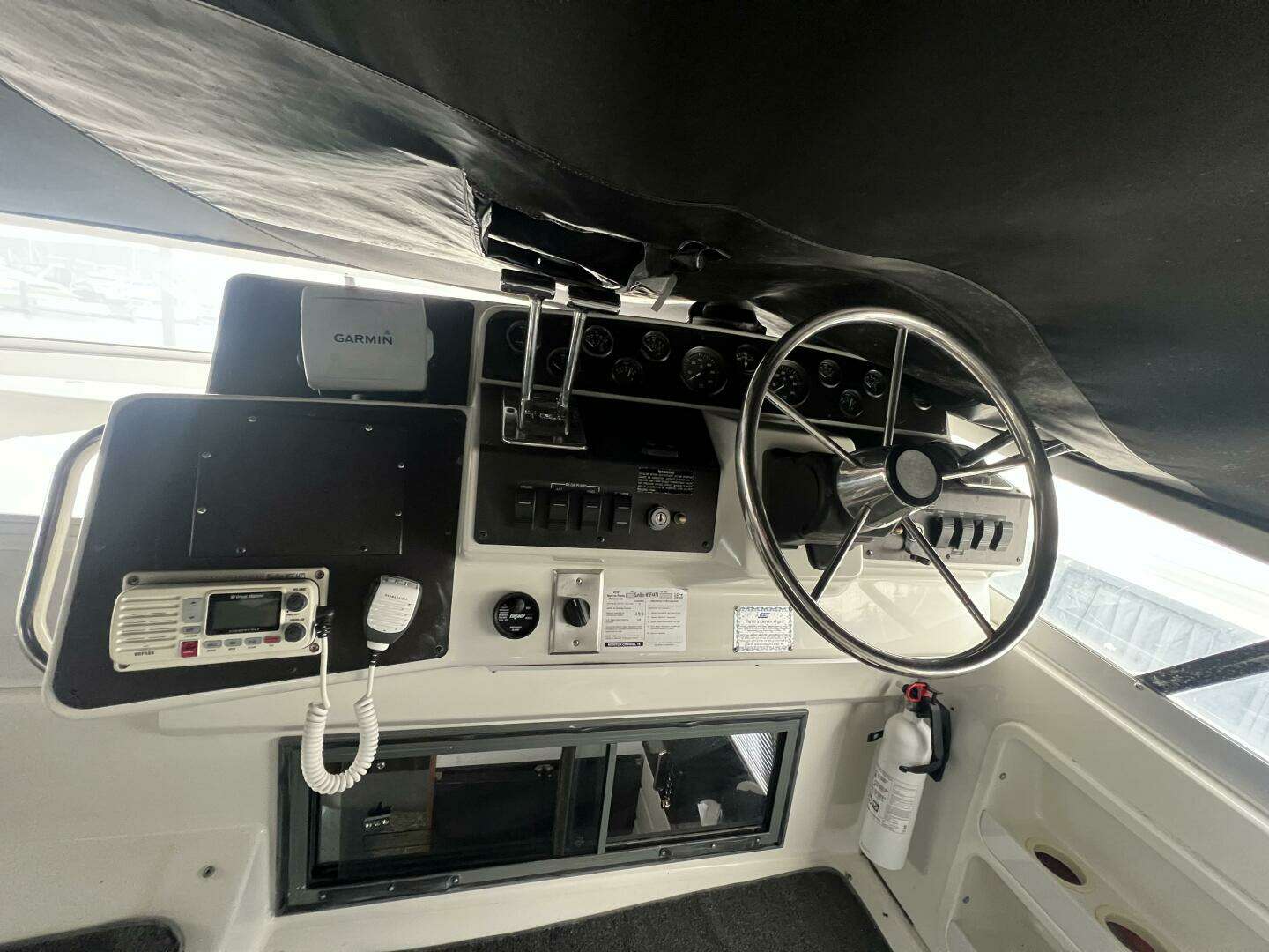 1994 Carver 370 Voyager - Image 18