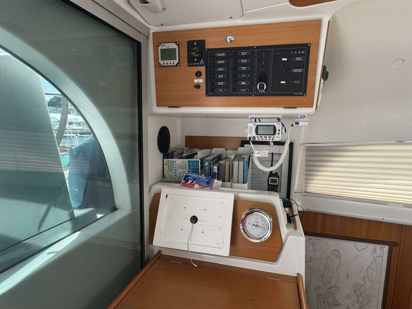 2000 Lagoon 380 - Image 20