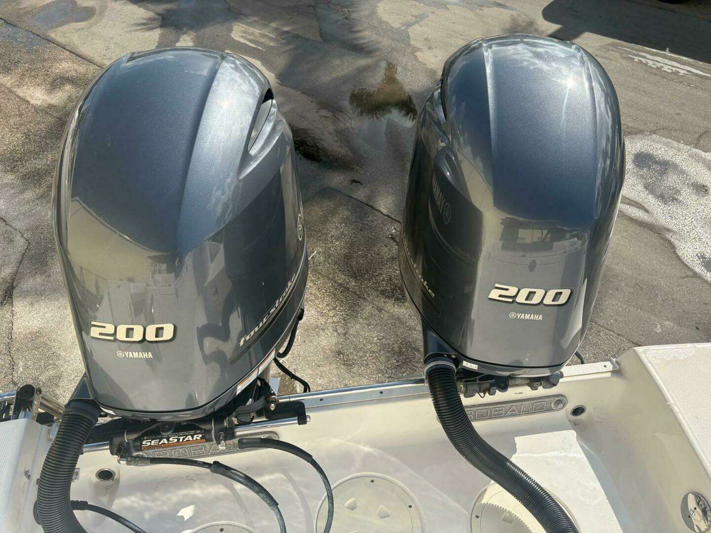 2021 Robalo R247 Dual Console - Image 18