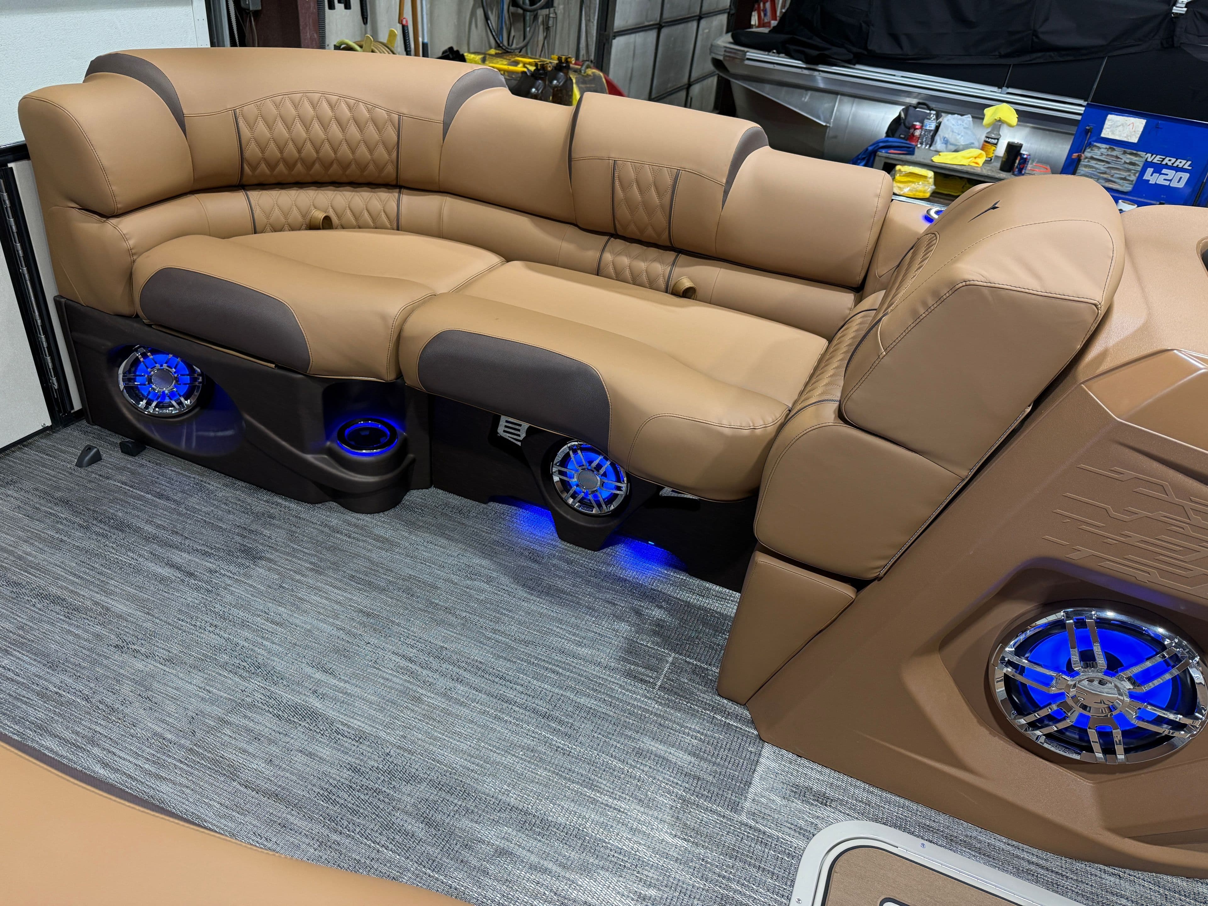 2026 Tahoe Cascade 2385 Swingback (VRB) Tritoon & Honda 4-Stroke EFI - 35