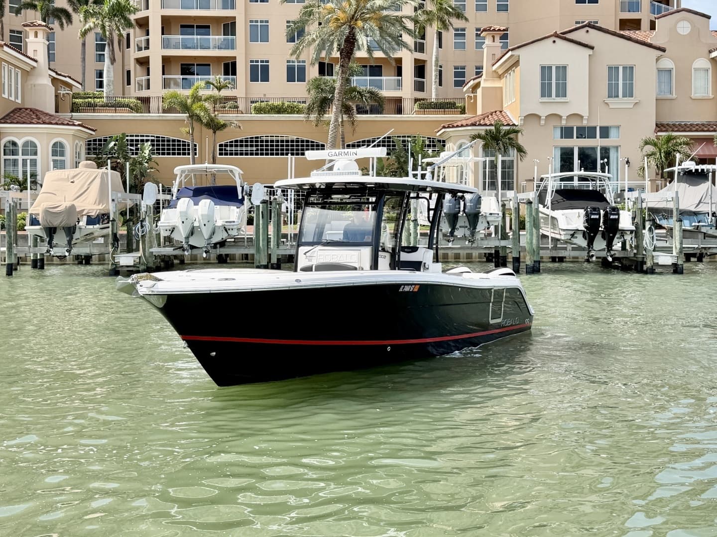 2021 Robalo R302 Center Console - Image 4
