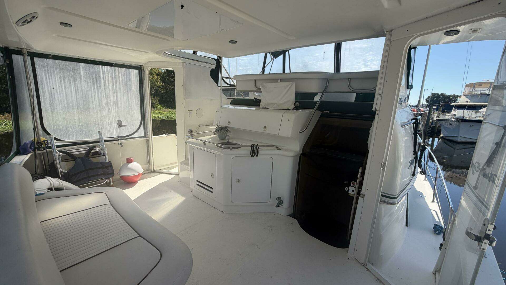 2000 Sea Ray 380 Aft Cabin - Image 11