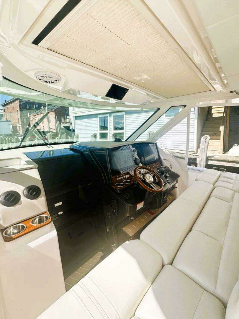 2024 Tiara Yachts 43 LS - Image 23