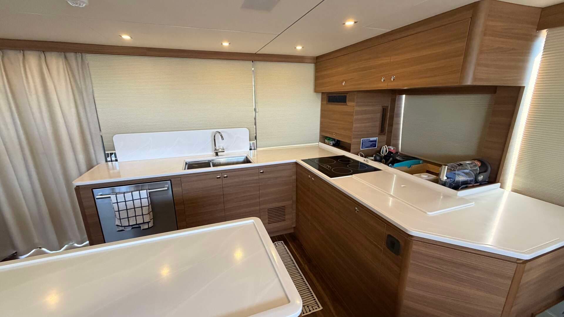 2025 Aquila 54 ENCLOSED BRIDGE - Image 28