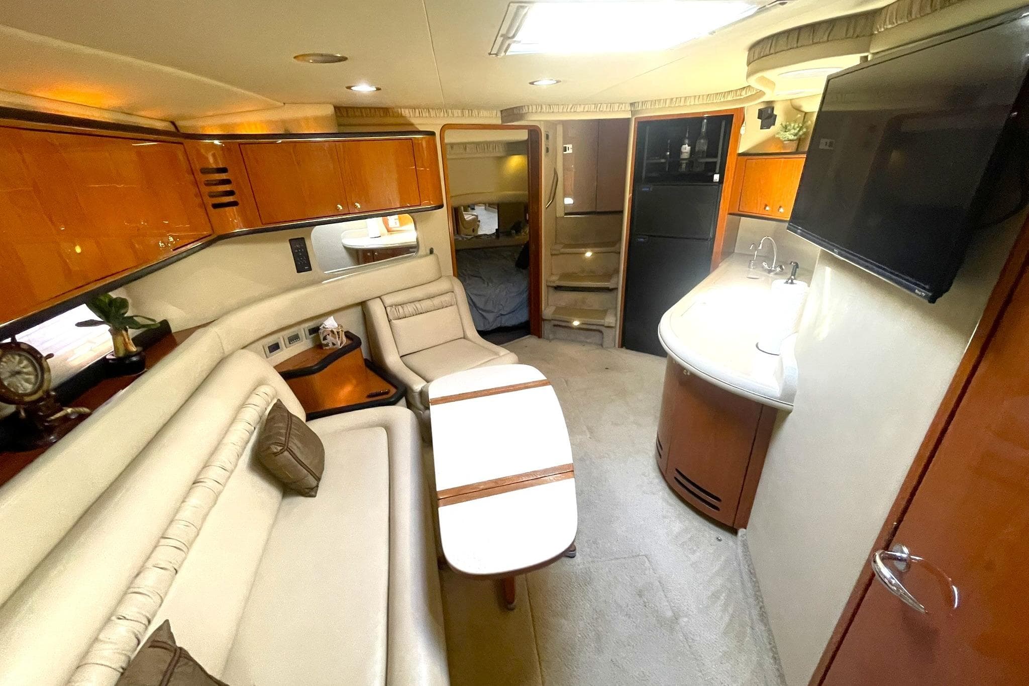 SALON OVERVIEW LOOKING AFT TO SECOND VIP GUEST STATROOM THAT CONVERTS TO A SETEE