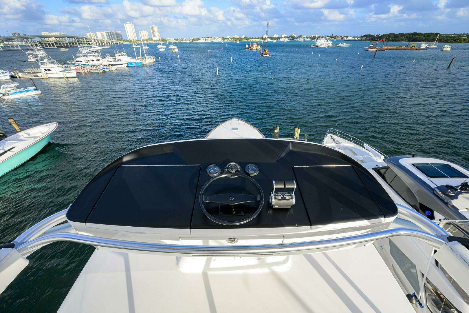 2020 Viking 92 Enclosed Bridge - Image 32