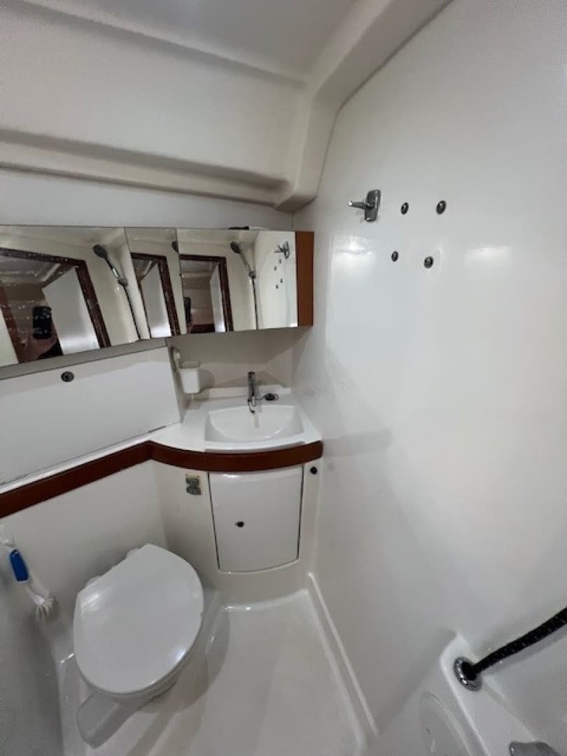 2009 Beneteau Oceanis 43 - Image 40