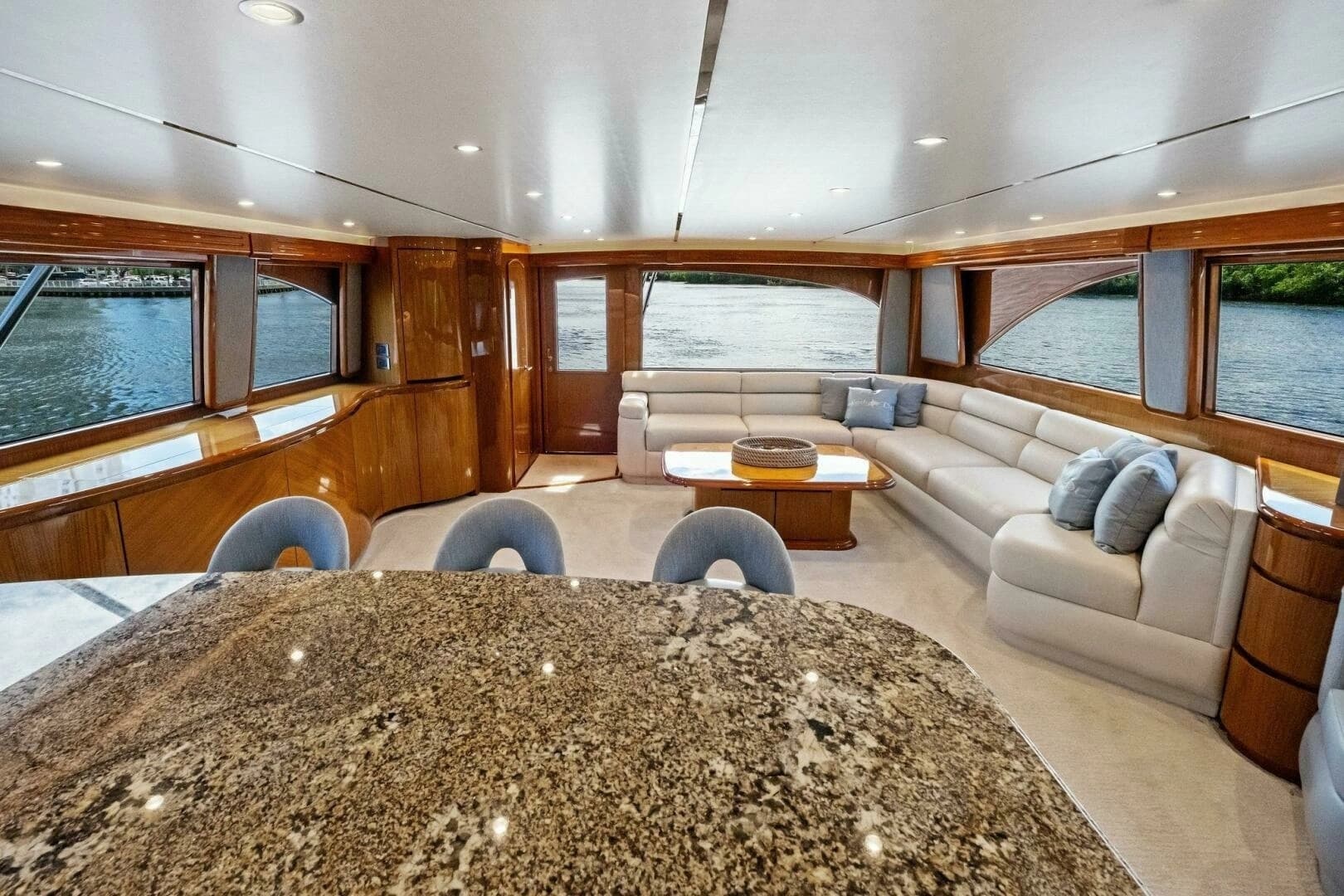 2012 Viking 82 Convertible - Image 11