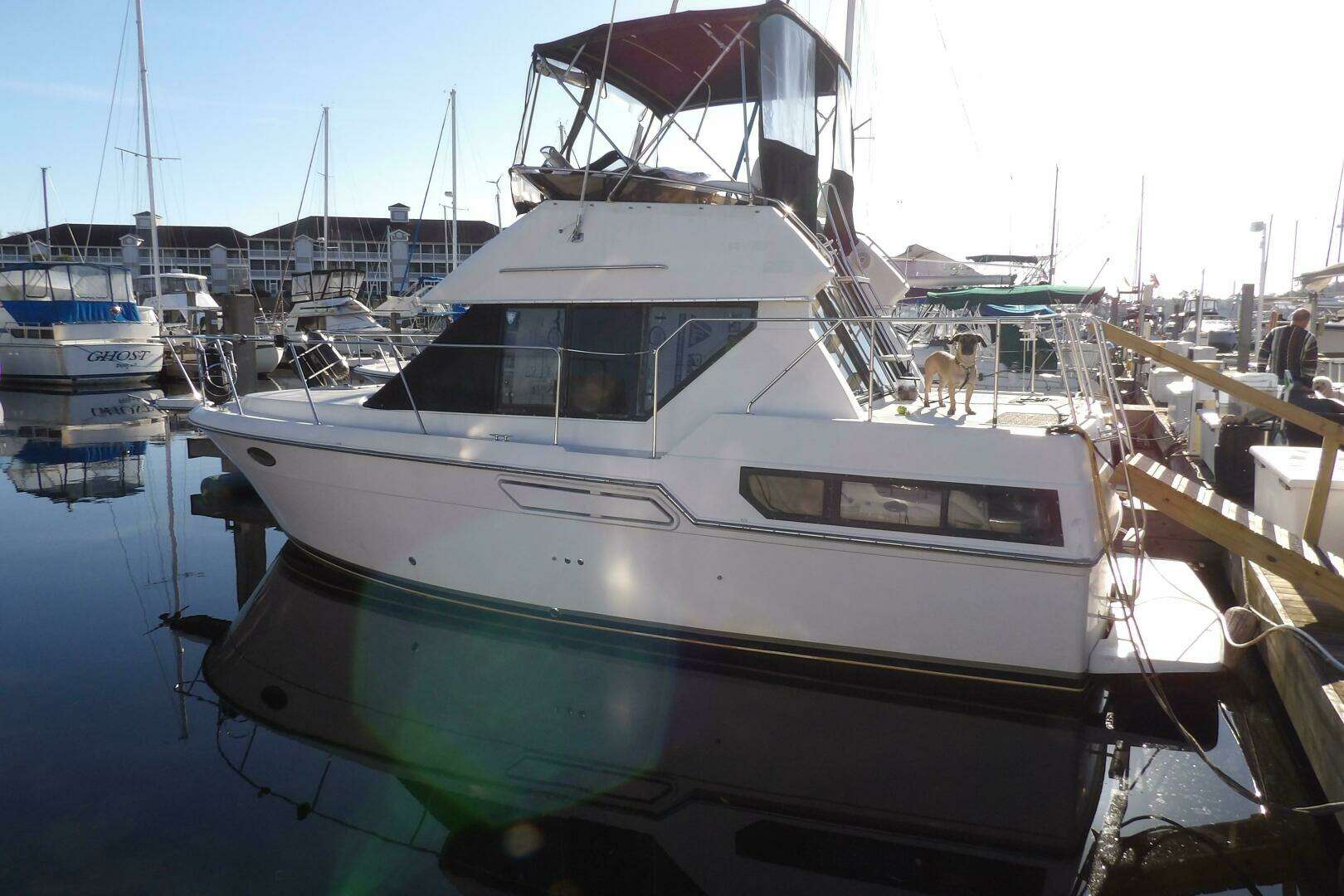 1992 Carver 28 Aft Cabin Motor Yacht - Image 4