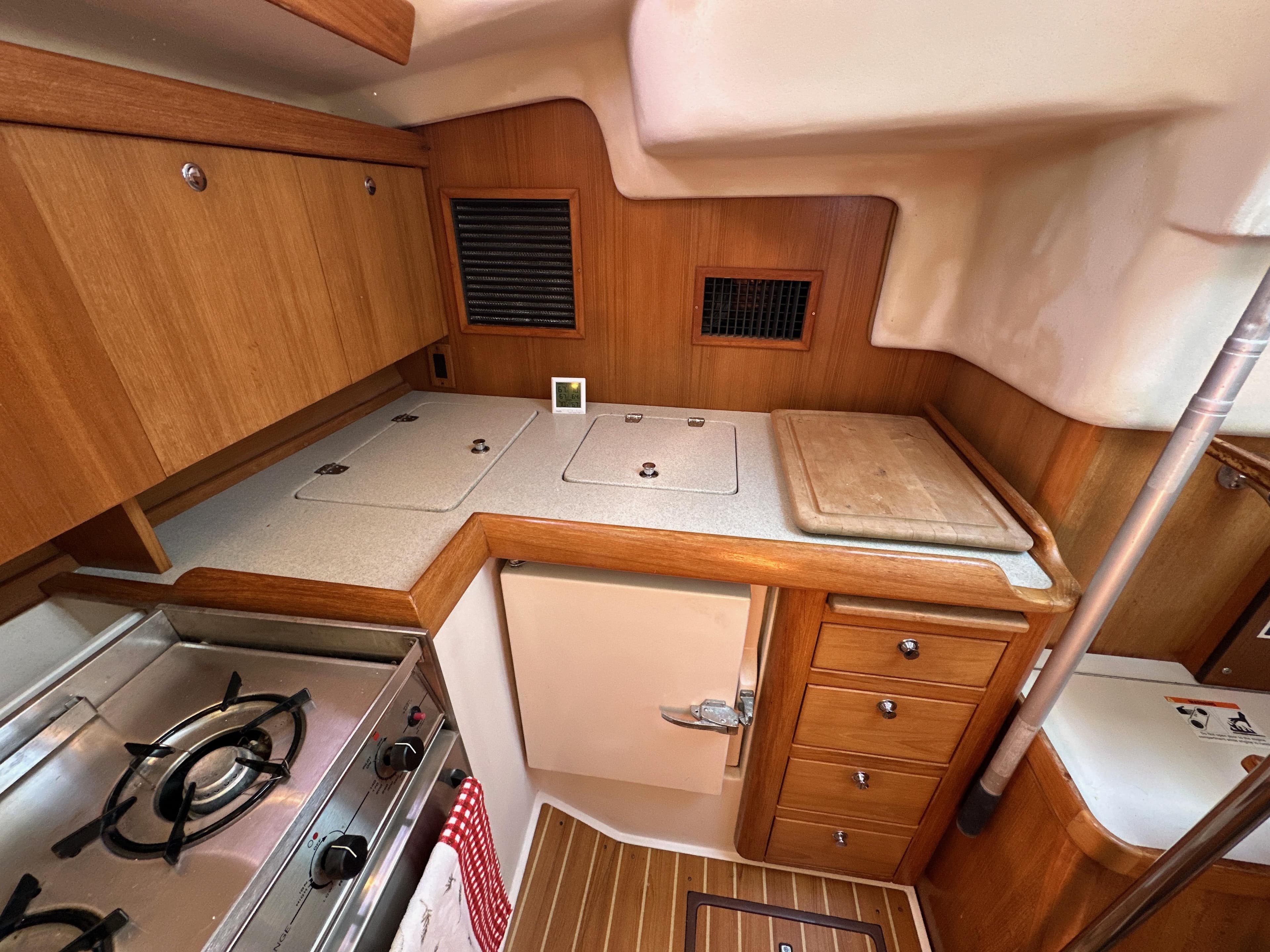 2005 Catalina 350 - 54