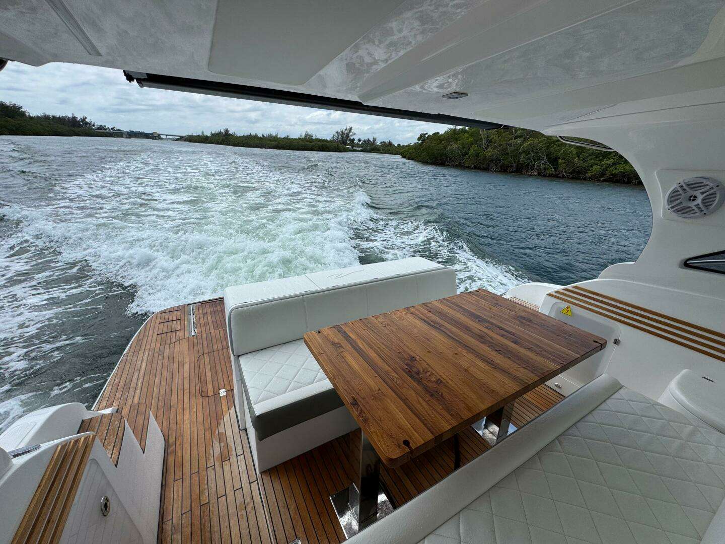 2025 Real 40 HT Luxury - Image 17