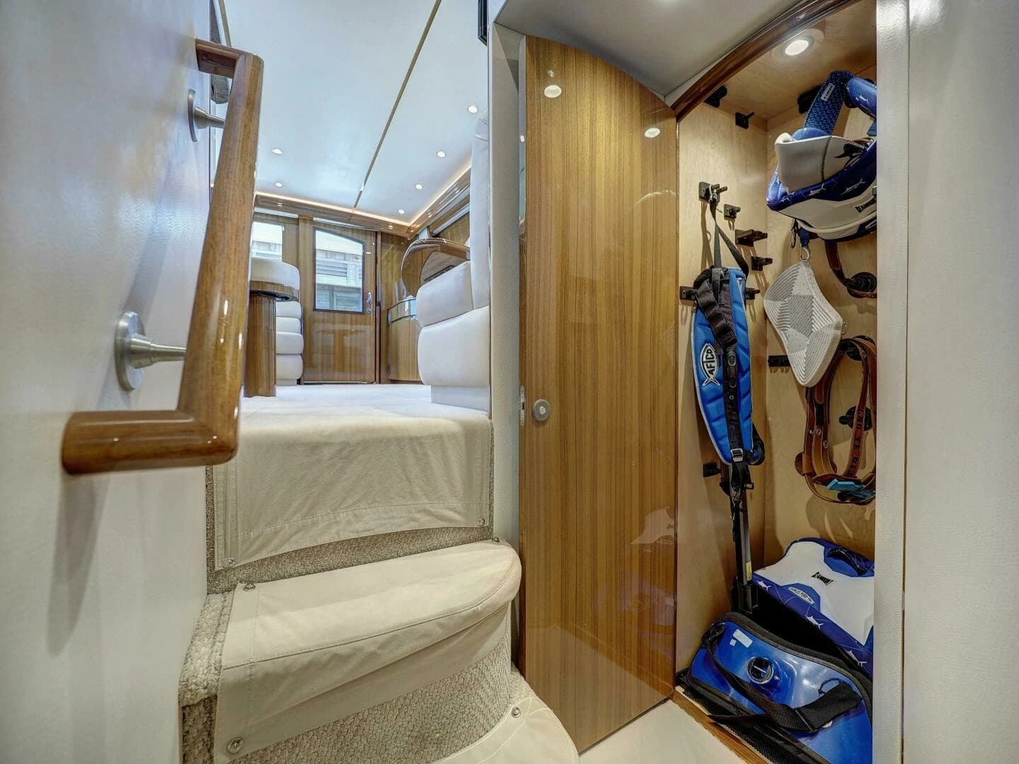 2017 Viking 52 Convertible - Image 13