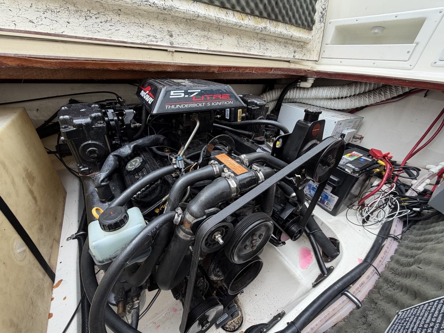 1998 Rinker 266 Fiesta Vee - Image 28