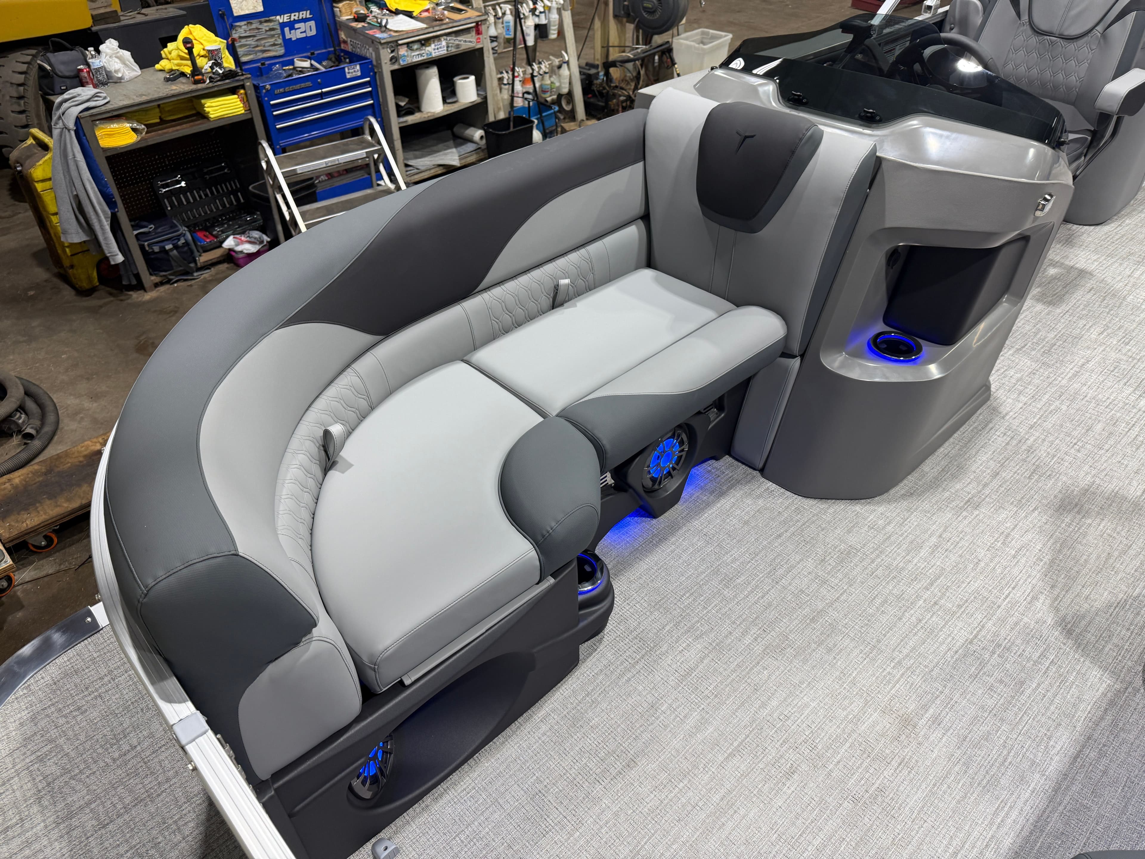 2026 Tahoe LTZ 2385 Quad Lounge Tritoon & Honda 4-Stroke EFI - 8