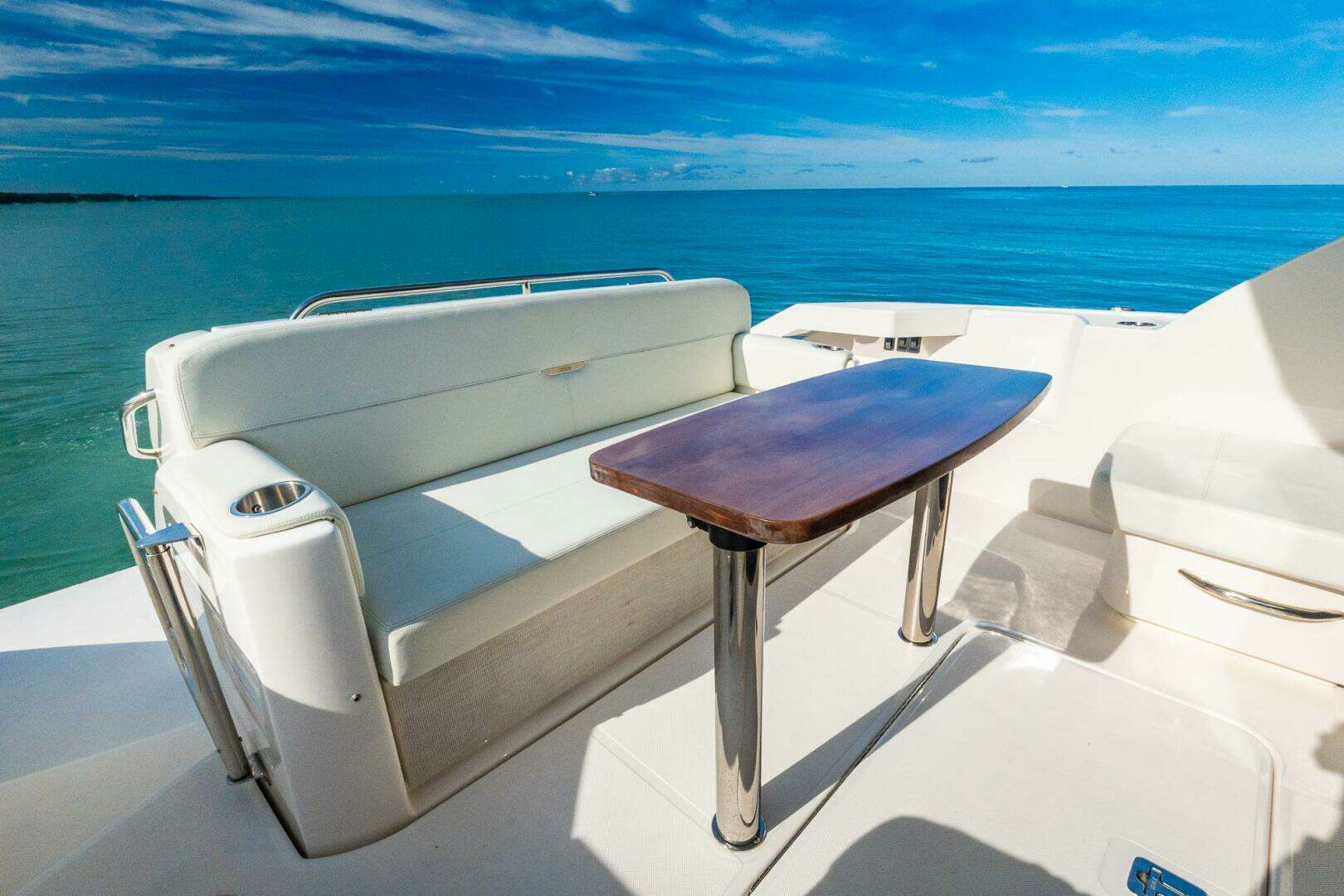 2022 Tiara Yachts 39 Coupe - Image 6