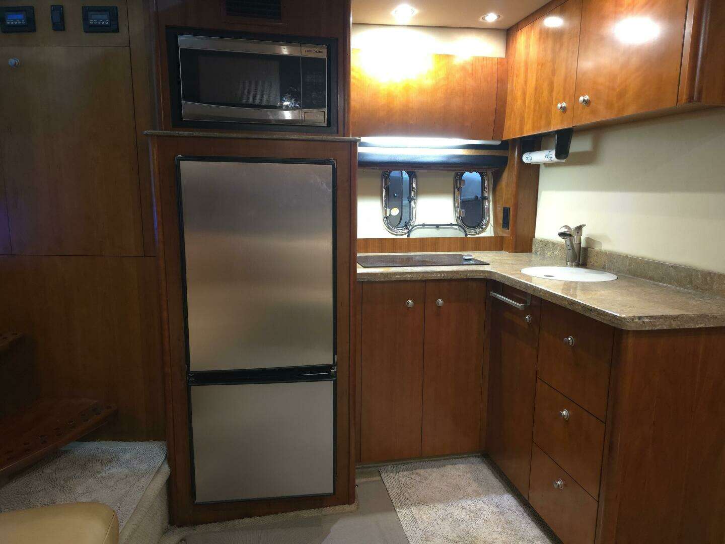 2008 Cruisers Yachts — - Image 28
