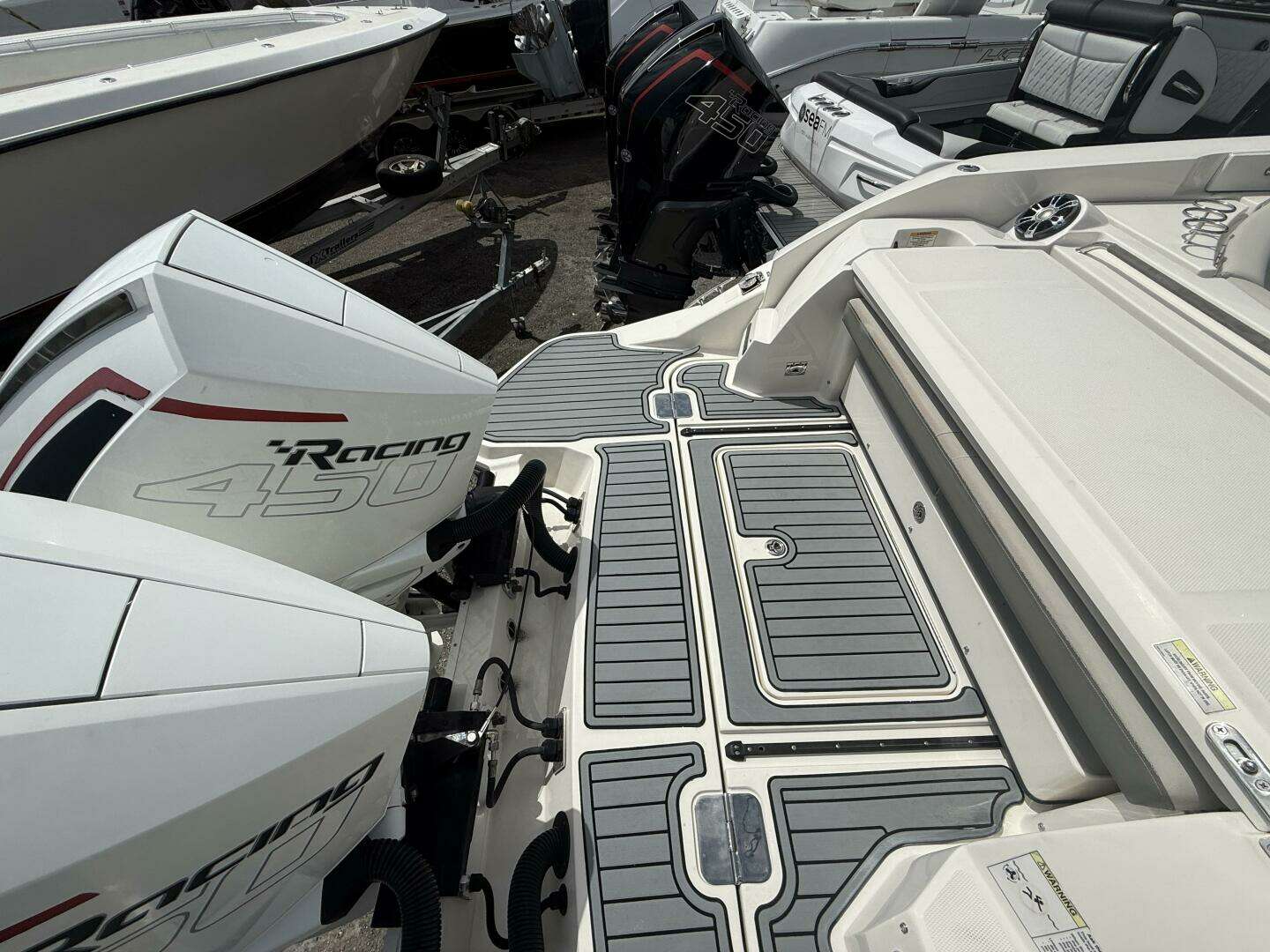 2020 Sea Ray 350 SLX Outboard - Image 3