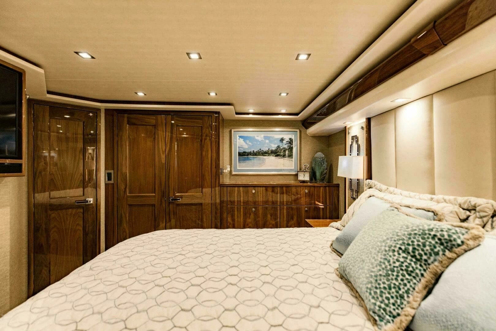2020 Viking 72 Enclosed Bridge - Image 18