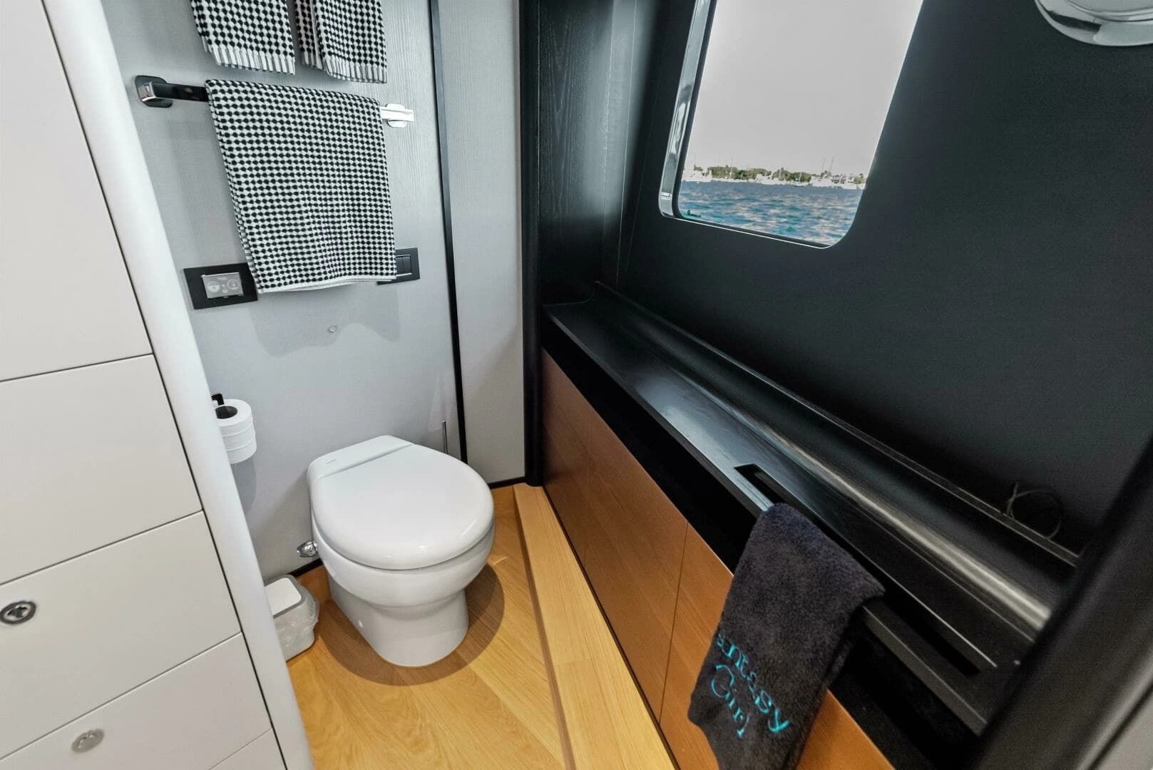 2025 Absolute 75 Navetta - Image 28