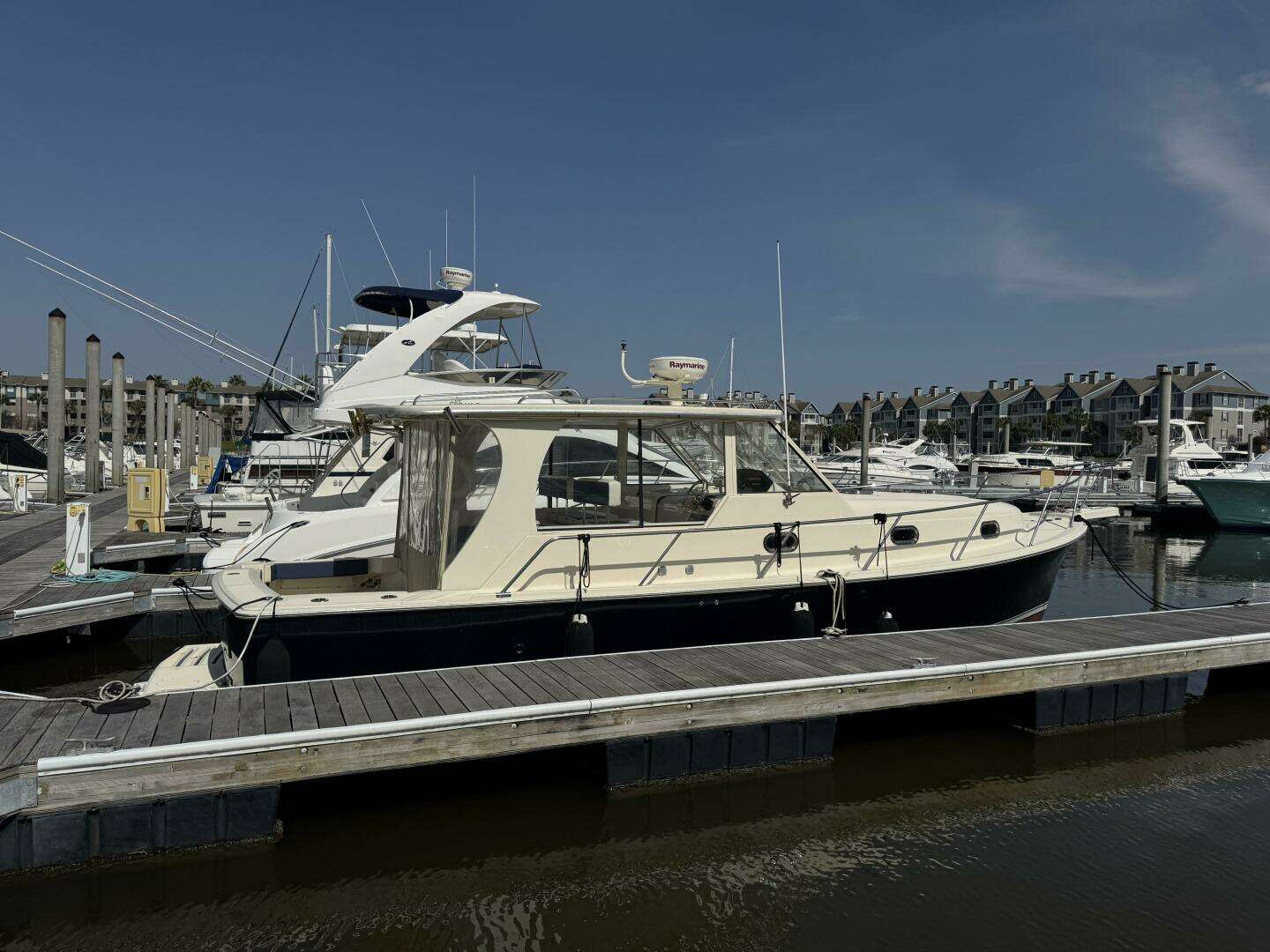 2008 Mainship 34 Pilot Hardtop - Image 2