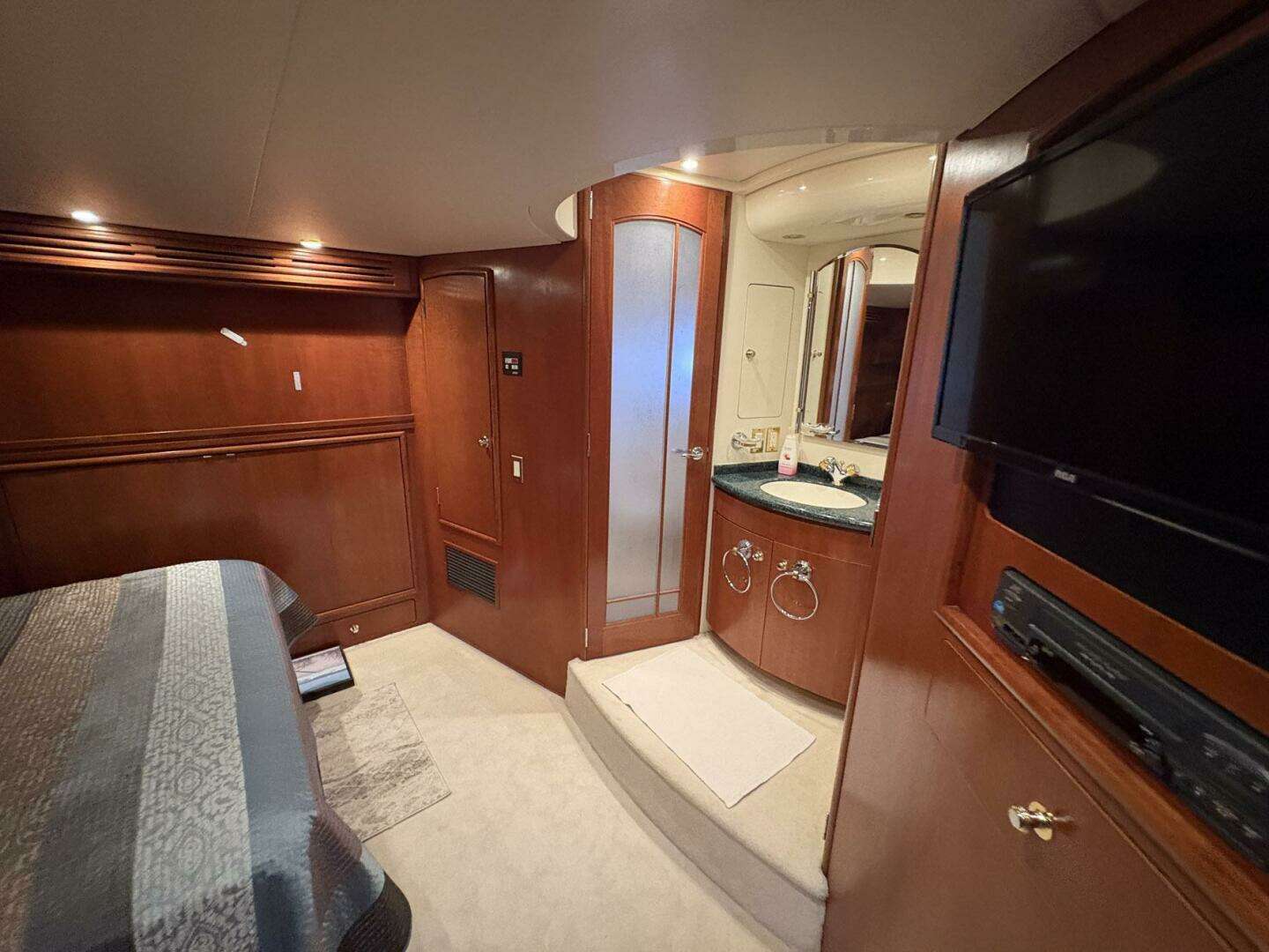 1999 Carver 530 Voyager Pilothouse - Image 38