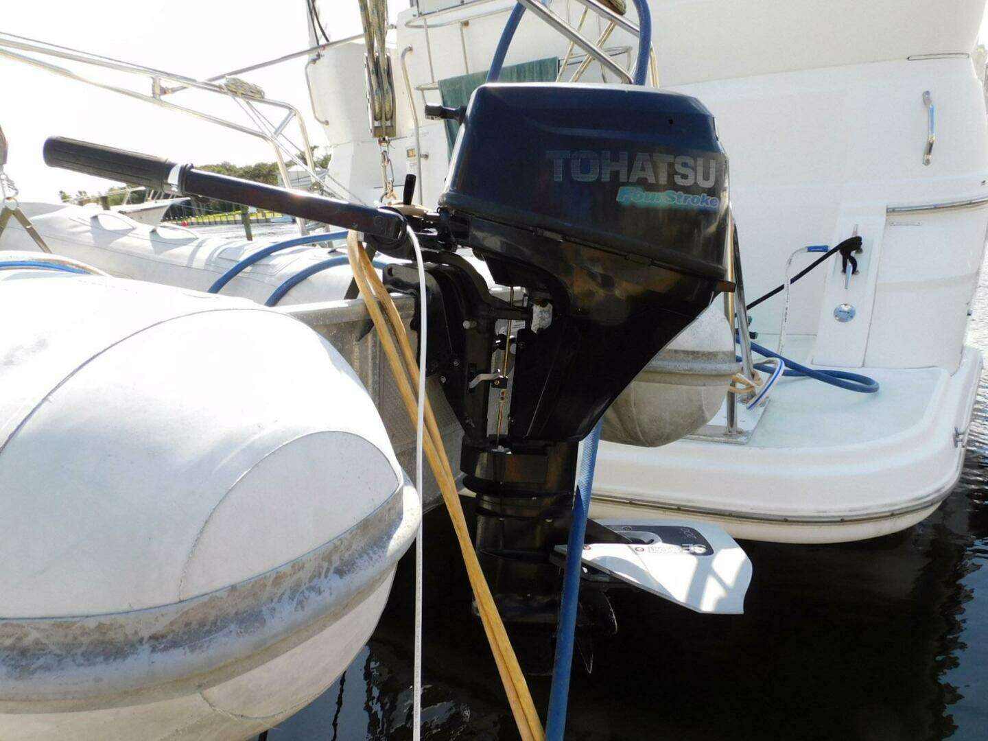 2003 Cruisers Yachts 3750 Motoryacht - Image 32