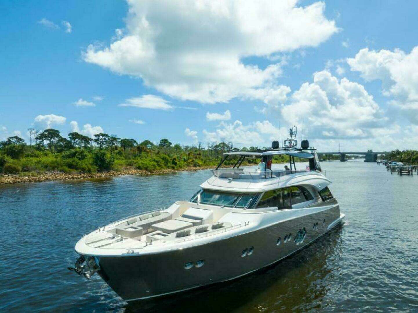 2015 Monte Carlo Yachts MCY86 - Image 4