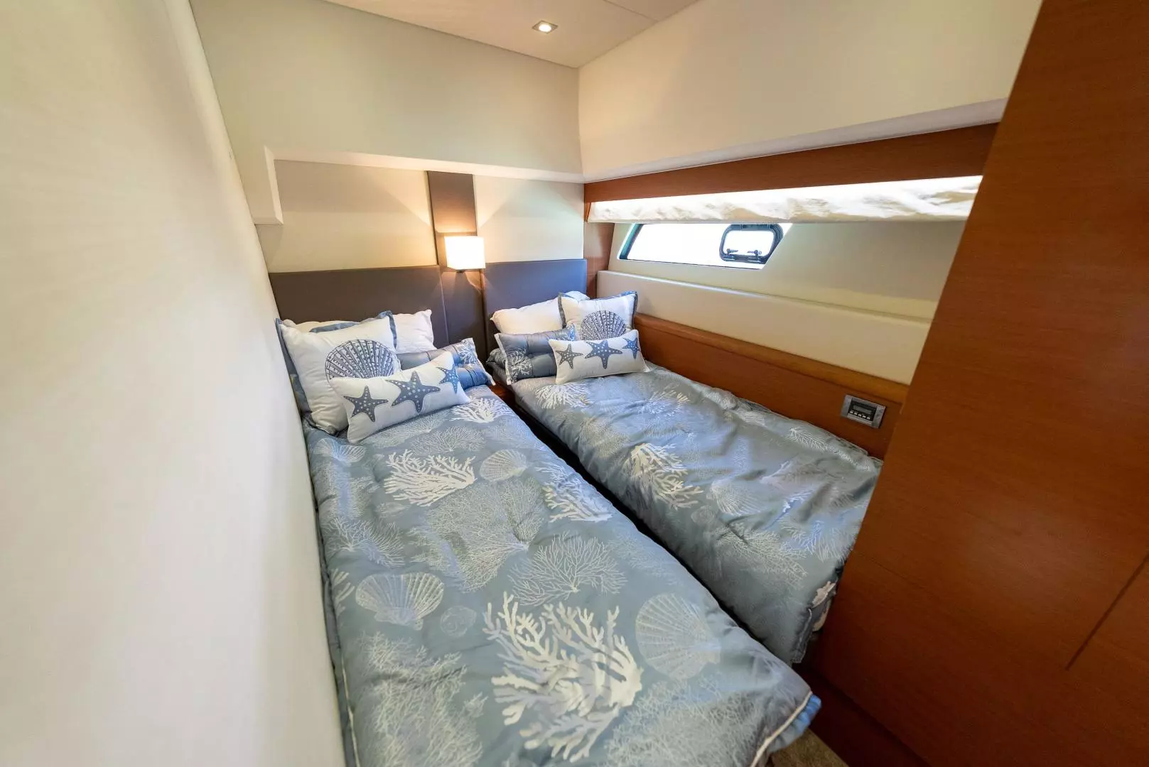 2016 Prestige 550 S - Image 40