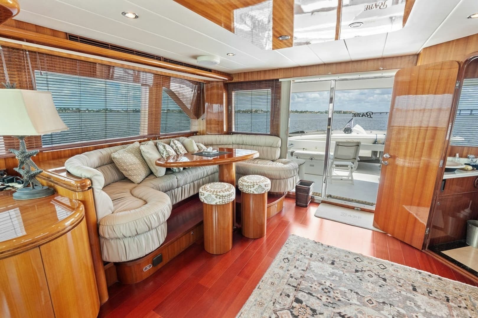 2005 Horizon 82 - Image 48